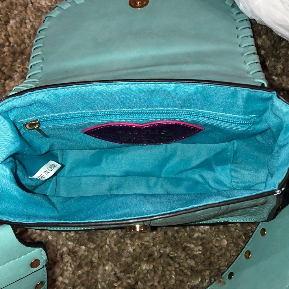 Kiss Me Couture crossbody purse - Picture 6 of 7